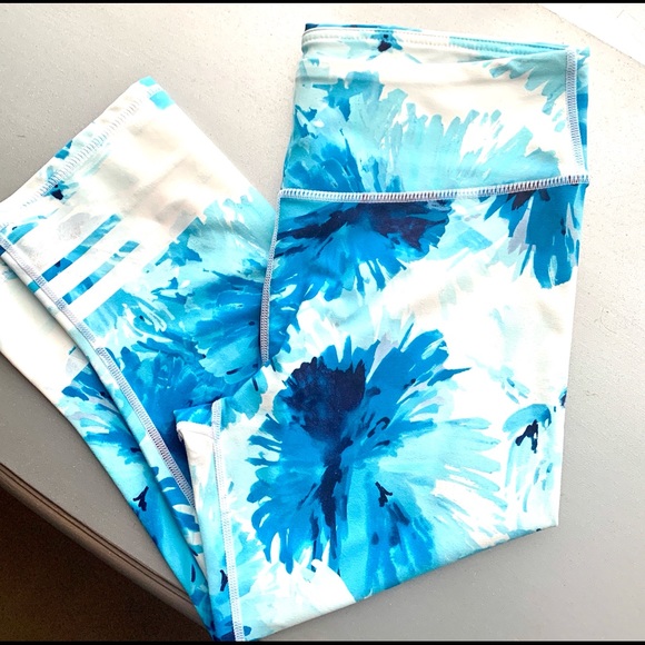 Fabletics Blue and White Patterned Leggings - Picture 3 of 8